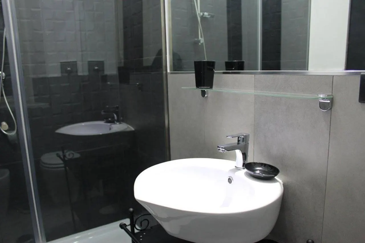 Lazy Gio Guest House Рим